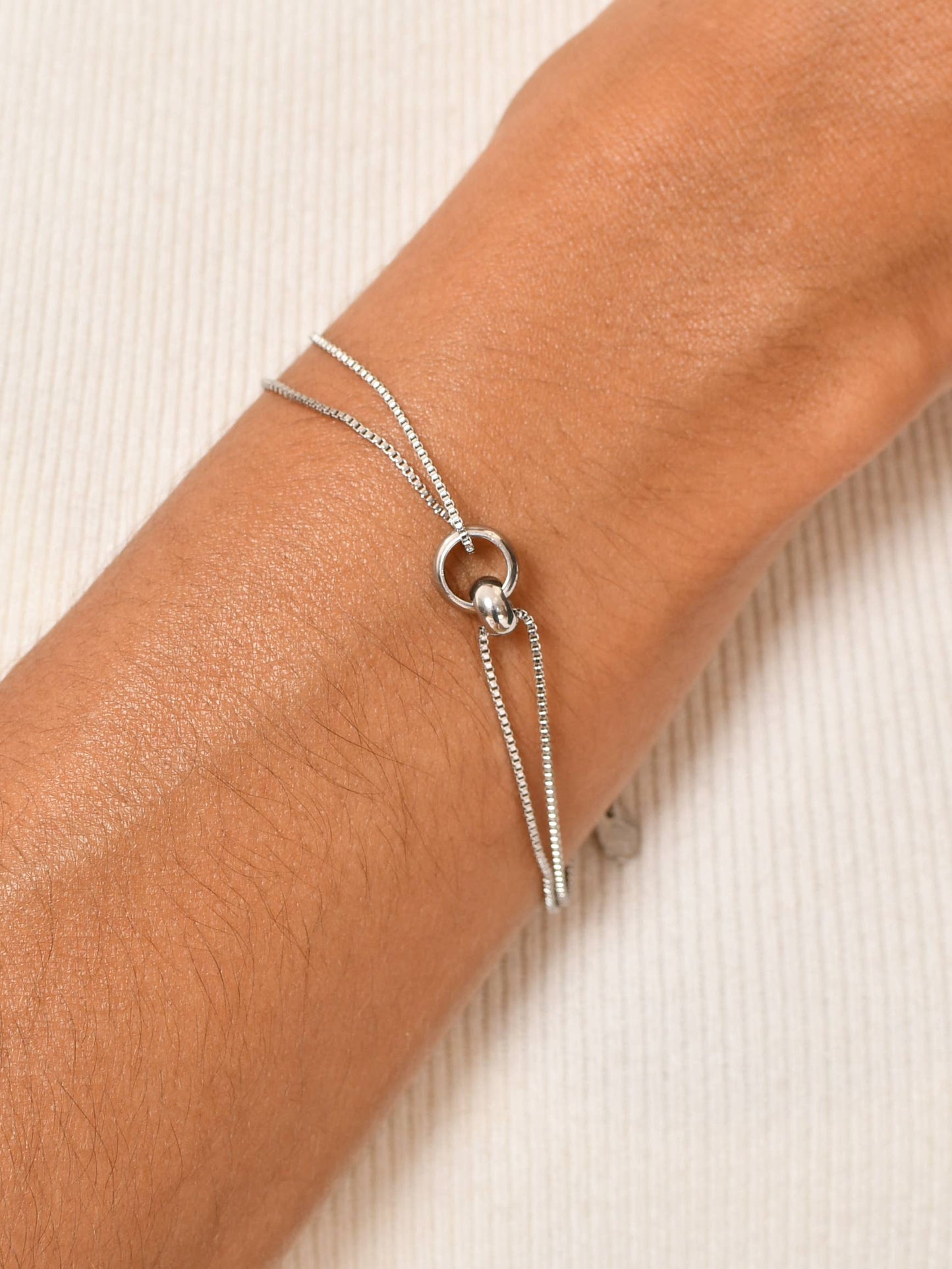 Enlazados | Pulseira com anéis ligados
