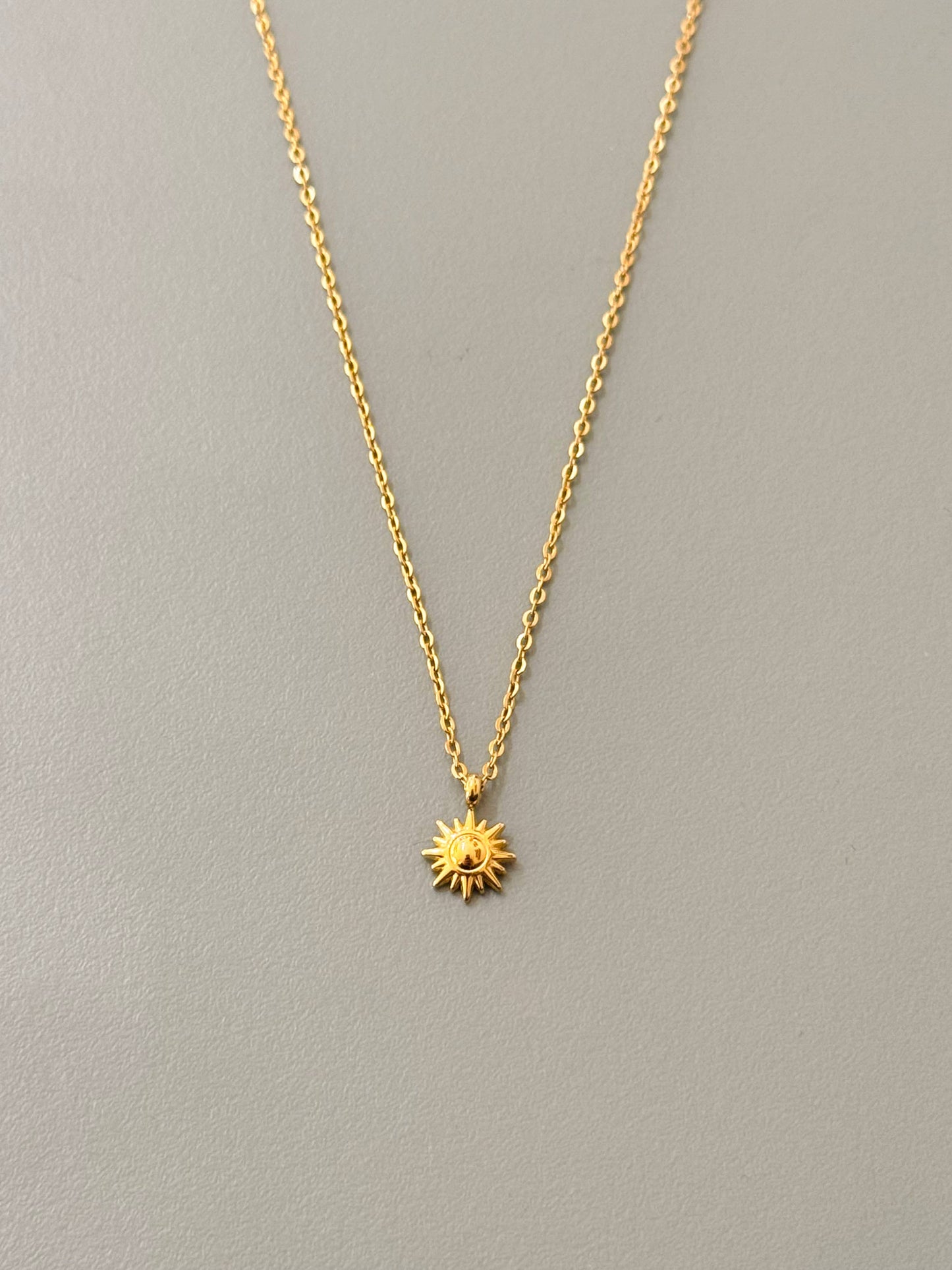 Sol Nascente | Colar com corrente chapada em ouro 14k