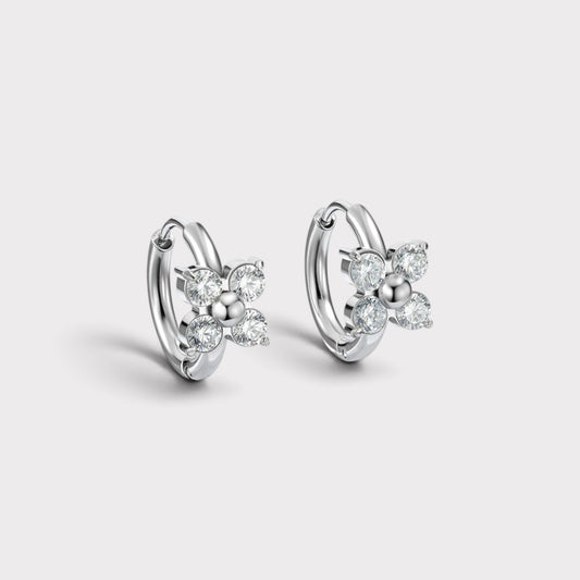 Brincos de argola Verve em metal prateado com design delicado de flor e zircónias brilhantes cravadas.